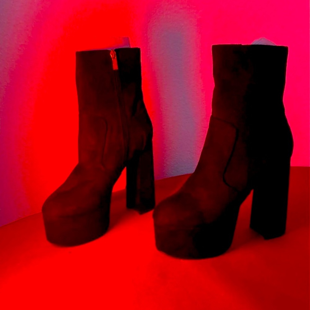 Platform boots suede